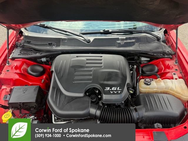 Used 2018 Dodge Challenger SXT w/ Blacktop Package RWD image 31