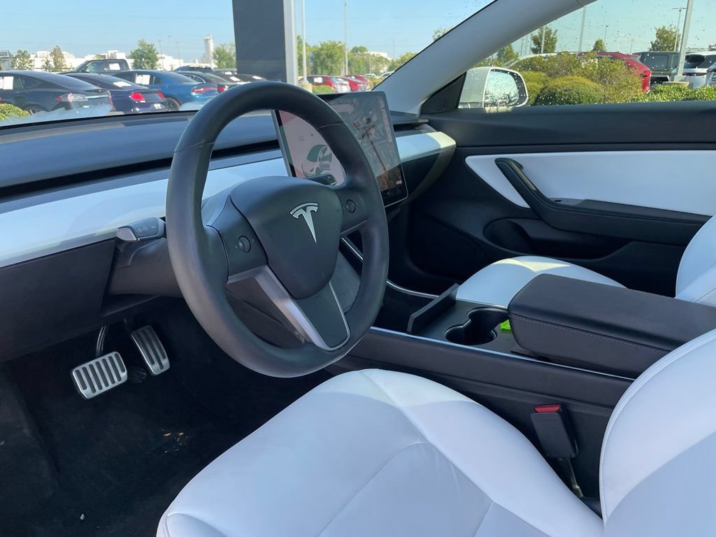 Used 2020 Tesla Model 3 Standard Range RWD image 9