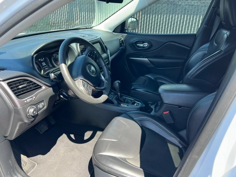 Used 2020 Jeep Cherokee Latitude Plus FWD image 19