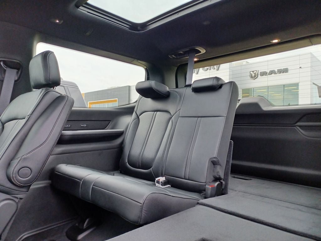 New 2026 Jeep Grand Wagoneer Limited AWD/4WD image 33