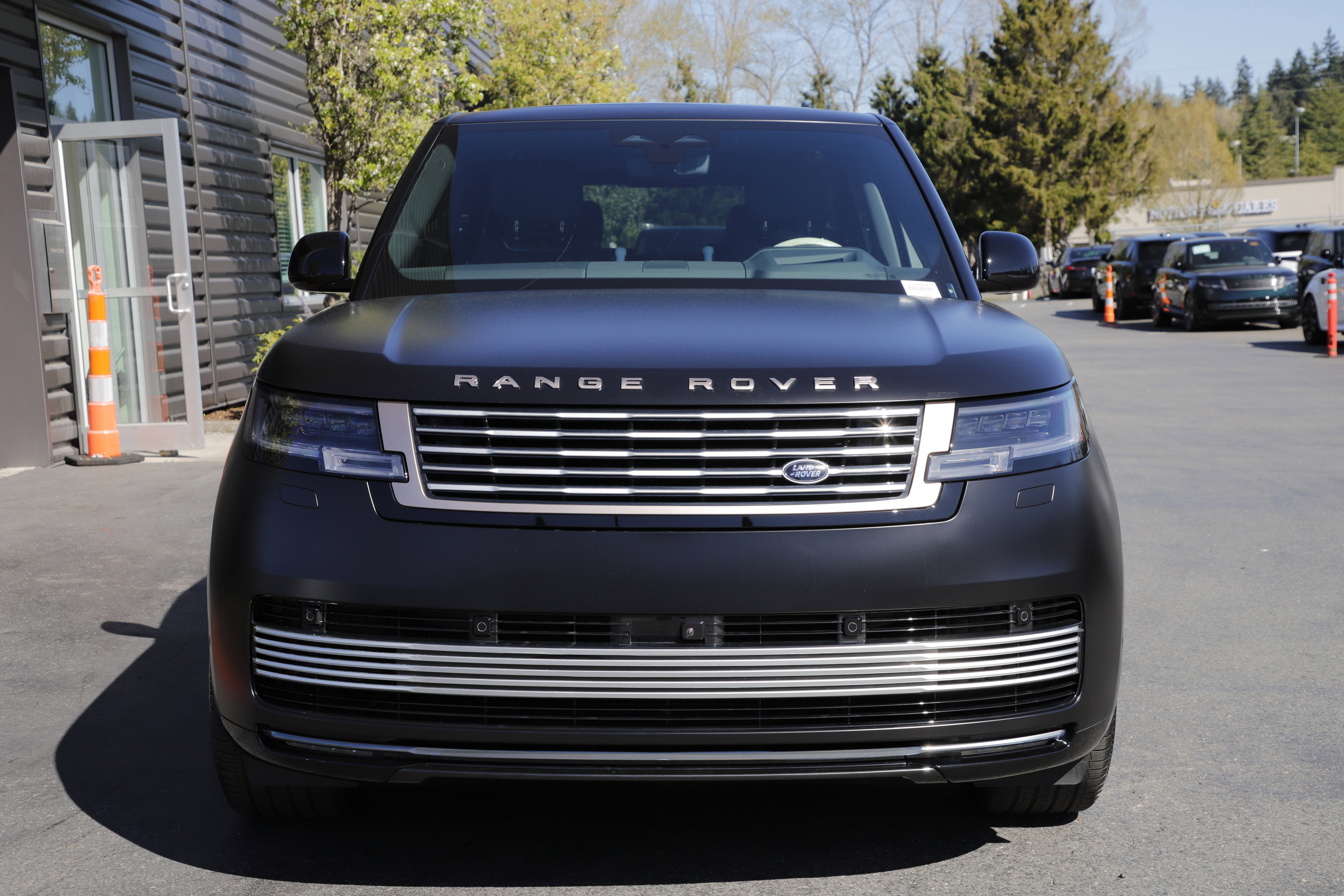 New 2026 Land Rover Range Rover SV AWD/4WD image 4