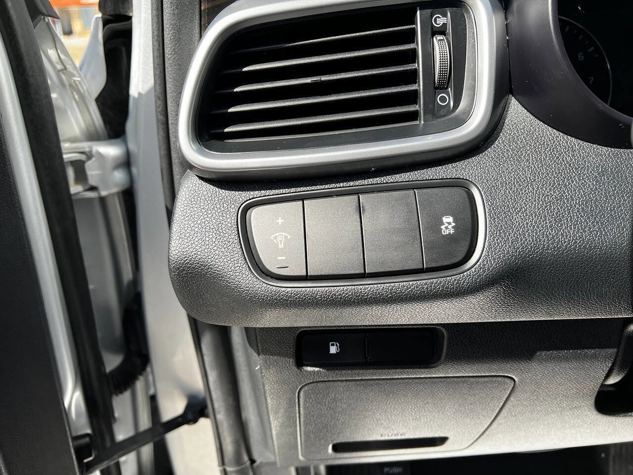 Used 2020 Kia Sorento AWD V6 image 37