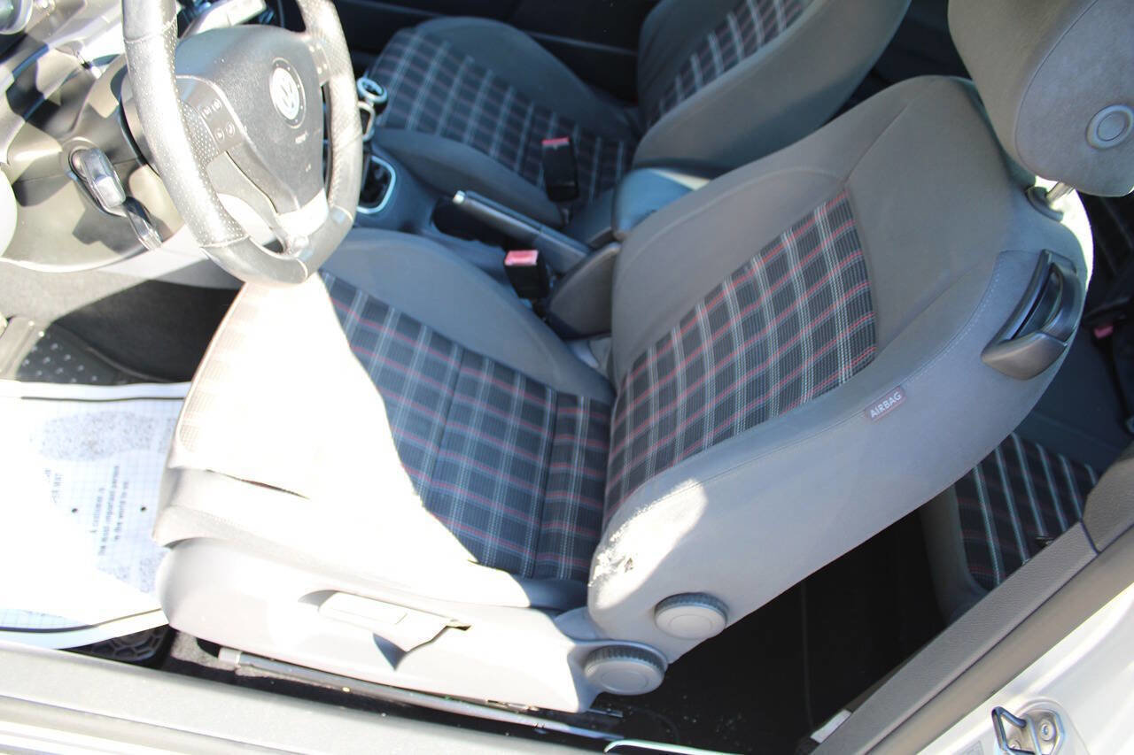Used 2007 Volkswagen GTI 2-Door image 16