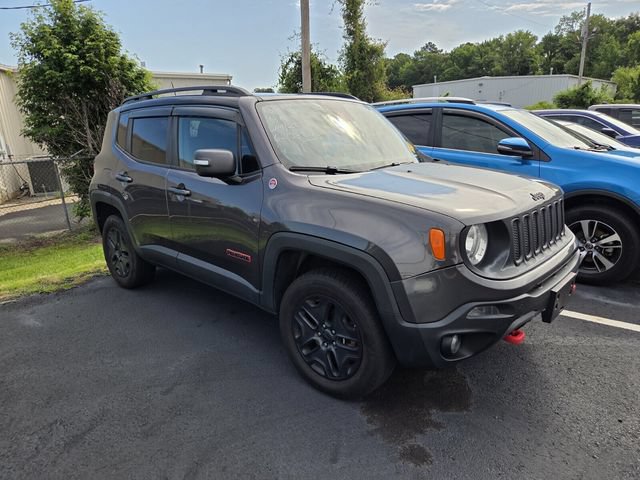Used 2018 Jeep Renegade Trailhawk AWD/4WD image 3