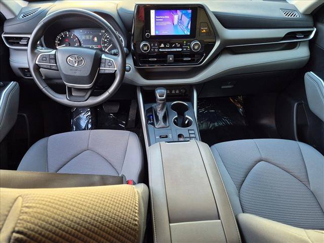 Certified 2024 Toyota Highlander LE FWD image 17