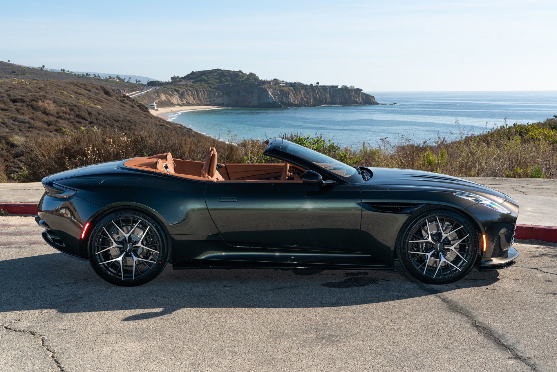 Used 2025 Aston Martin DB12 Convertible RWD image 27