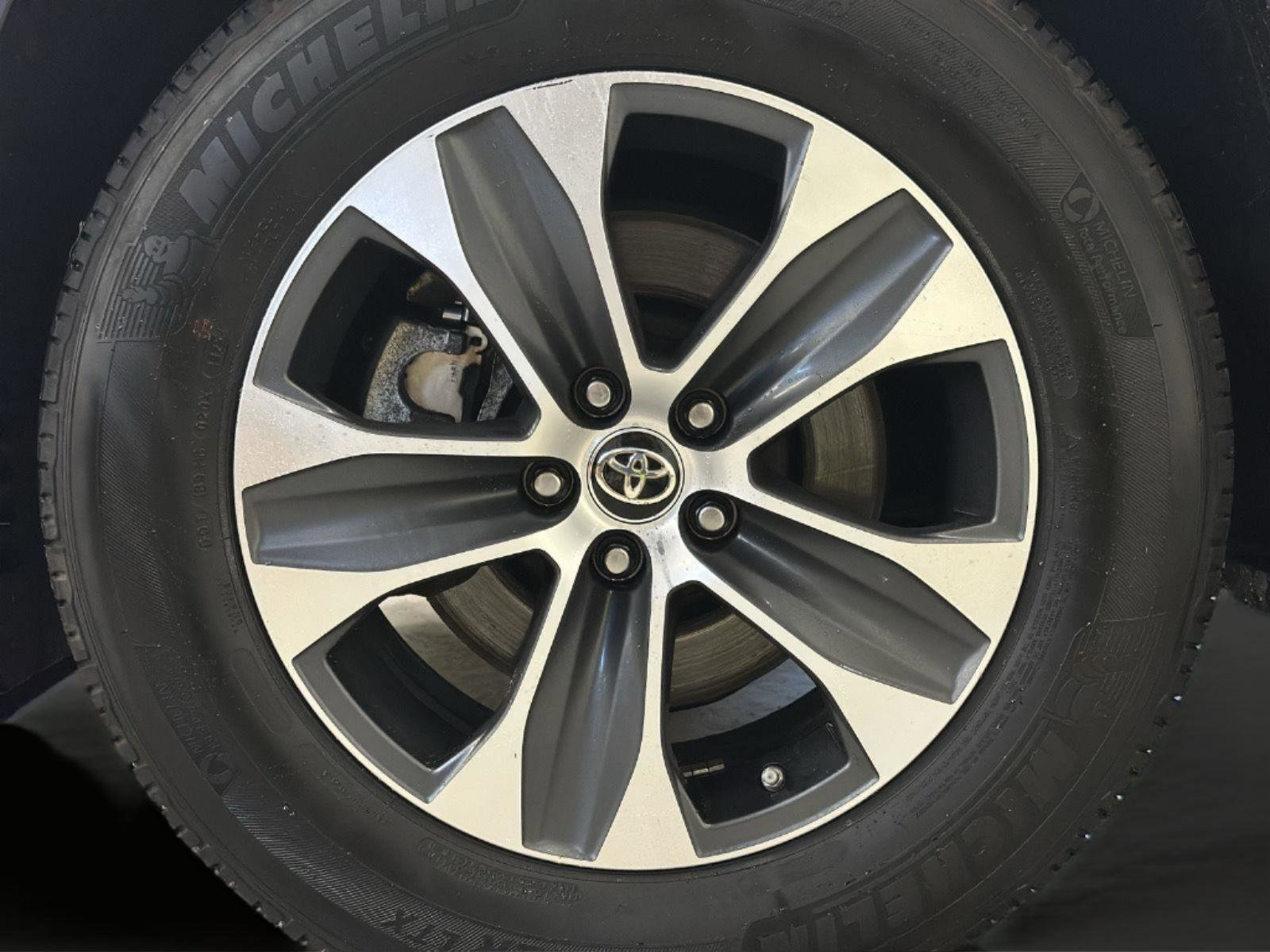 Used 2021 Toyota Highlander XLE image 7