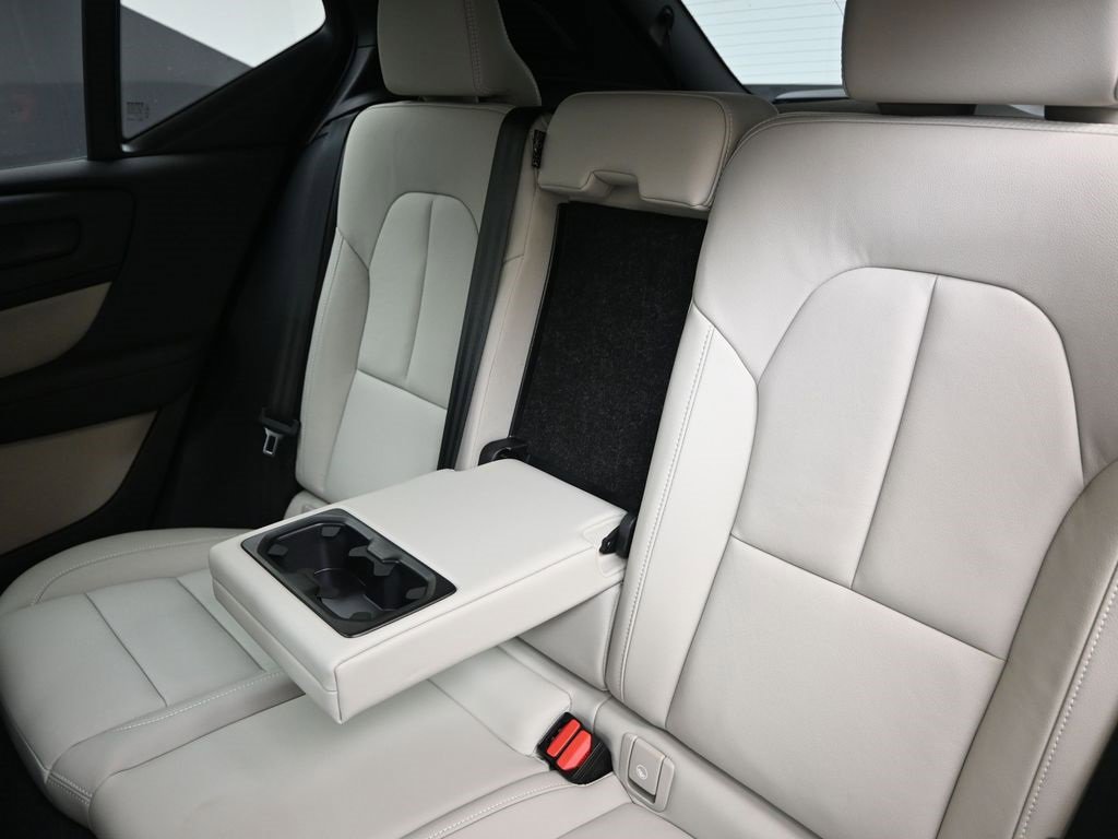 New 2026 Volvo XC40 B5 Ultra w/ Protection Package Premier image 19