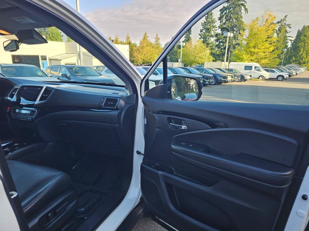 Certified 2018 Honda Pilot Touring image 12