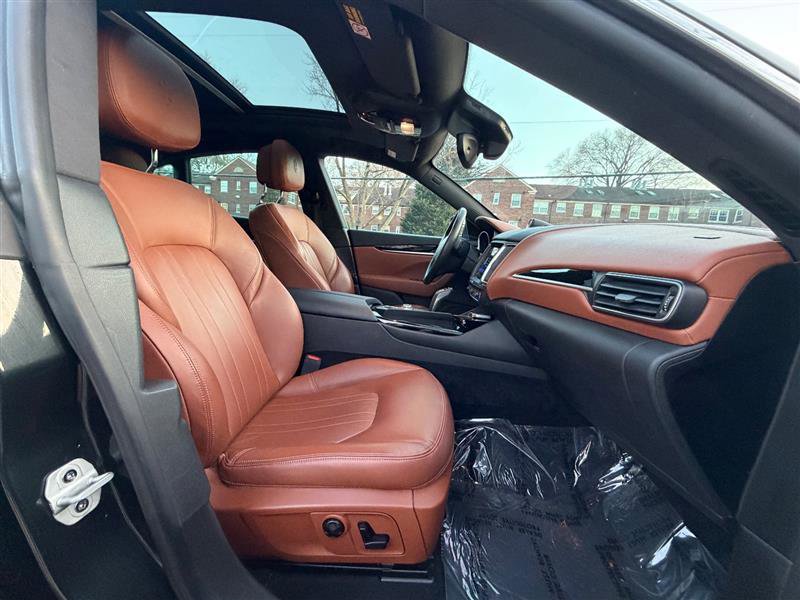Used 2020 Maserati Levante image 17