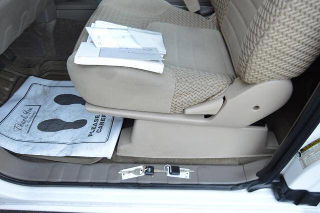 Used 2010 Nissan Frontier SE AWD/4WD image 32