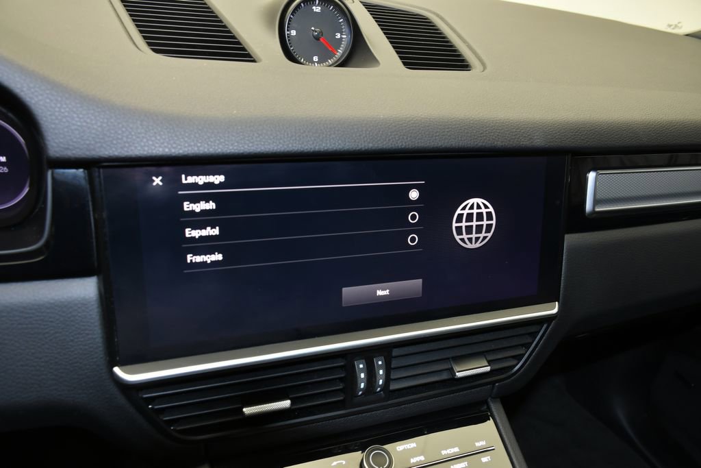 Certified 2023 Porsche Cayenne Platinum Edition AWD/4WD image 32
