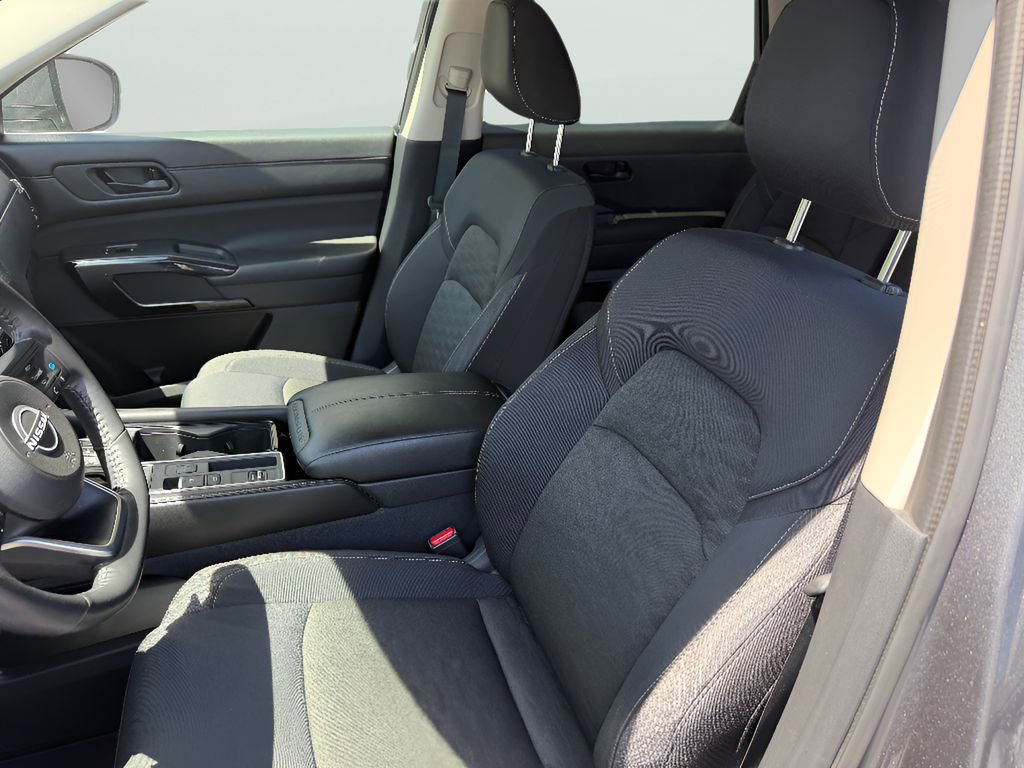 Used 2024 Nissan Pathfinder SV FWD image 30