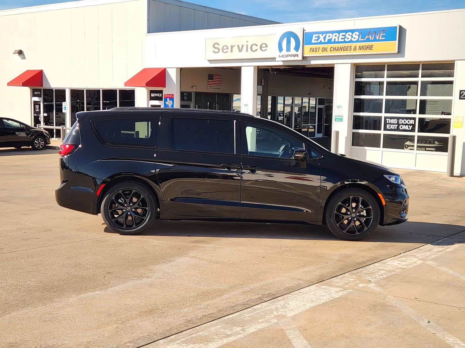 New 2026 Chrysler Pacifica Limited image 7