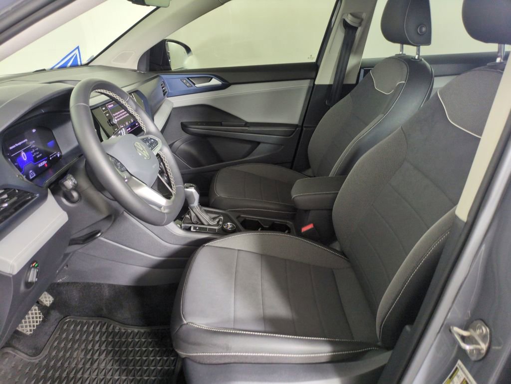 Used 2024 Volkswagen Taos SE w/ Panoramic Sunroof Package AWD/4WD image 12