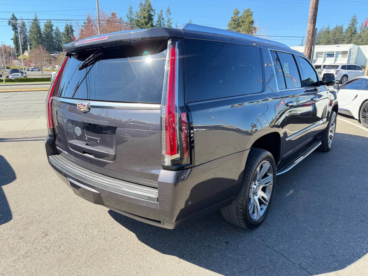 Used 2017 Cadillac Escalade ESV Luxury image 11