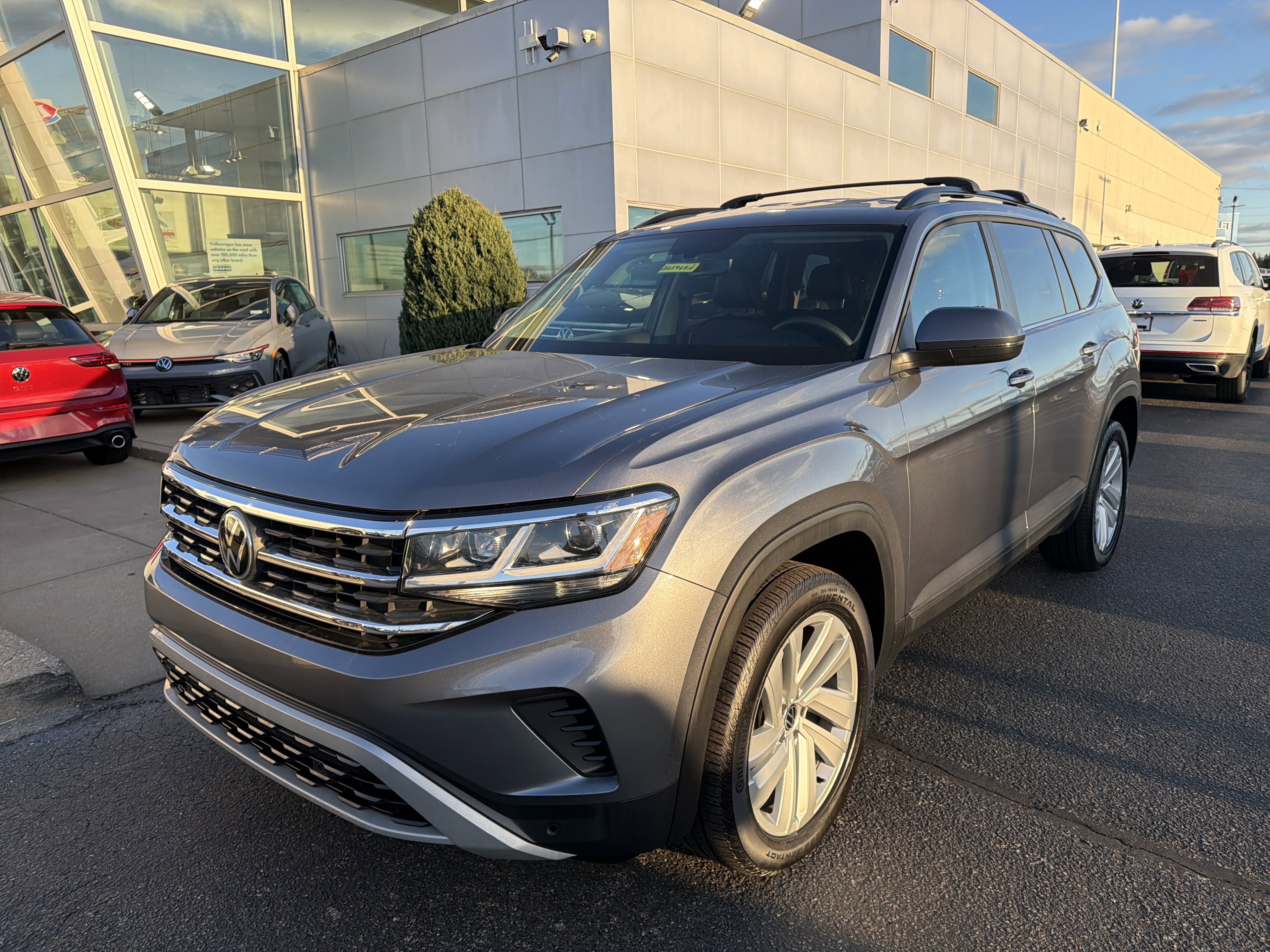 Used 2021 Volkswagen Atlas SE image 4