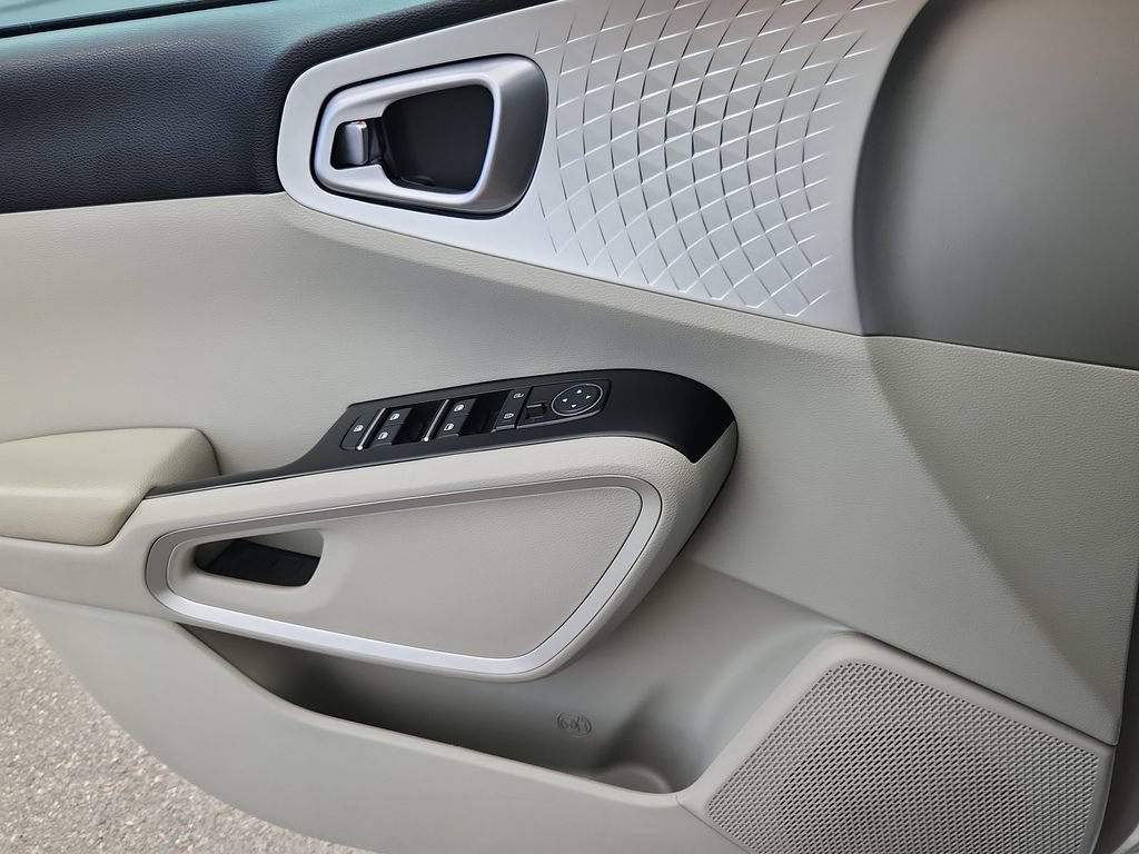 Used 2022 Kia Soul LX FWD image 8