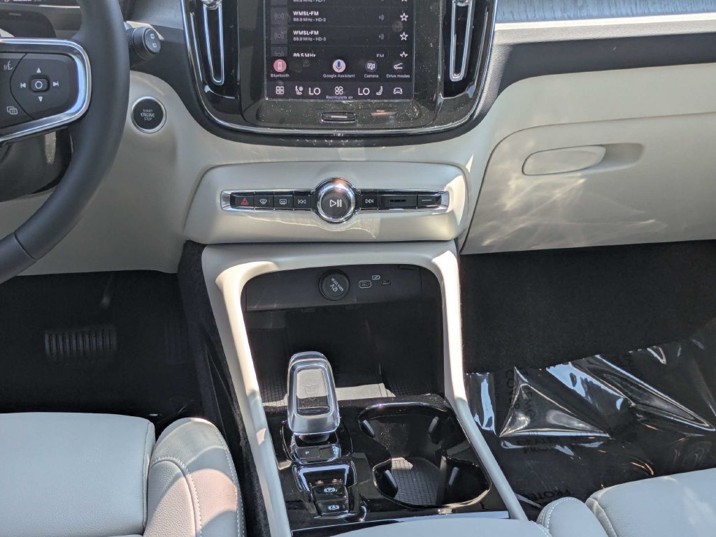 New 2026 Volvo XC40 B5 Plus w/ Protection Package Premier AWD/4WD image 21