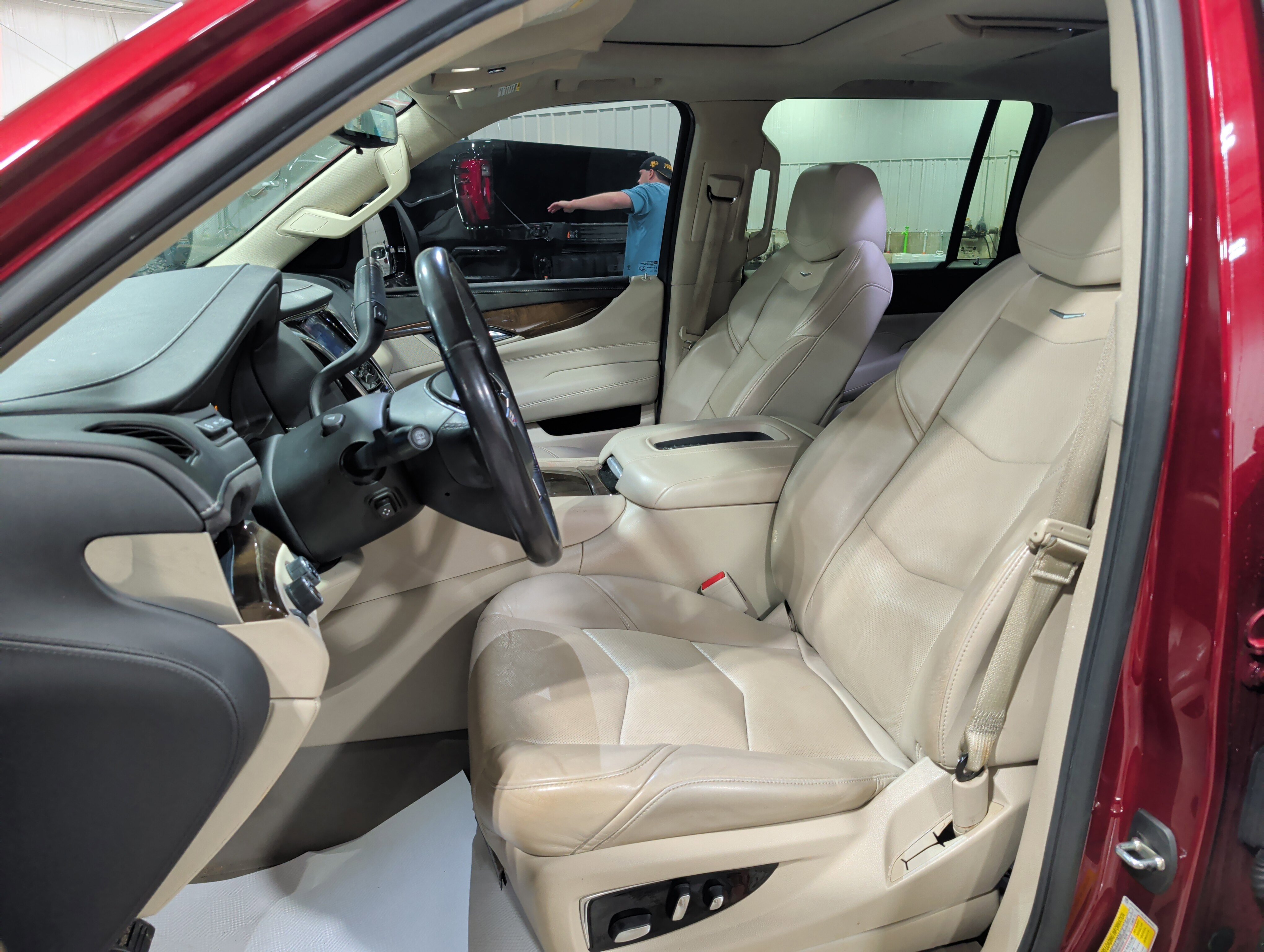 Used 2020 Cadillac Escalade ESV Luxury AWD/4WD image 7