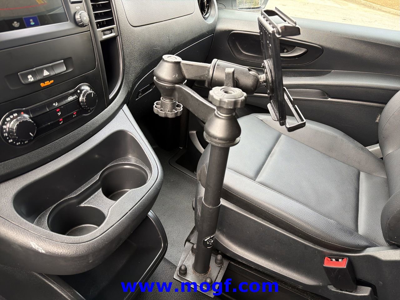 Used 2023 Mercedes-Benz Metris image 6