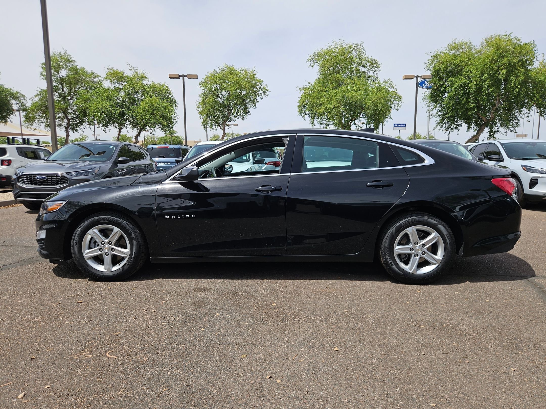 Used 2022 Chevrolet Malibu LT FWD image 9