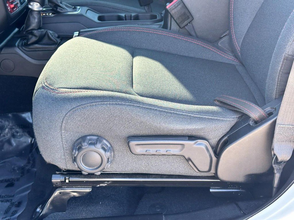 Used 2025 Jeep Wrangler Unlimited Rubicon AWD/4WD image 17