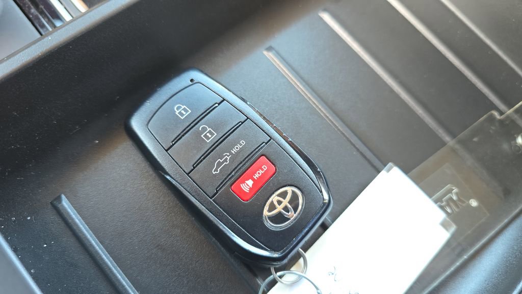 Used 2023 Toyota Tundra Limited image 28