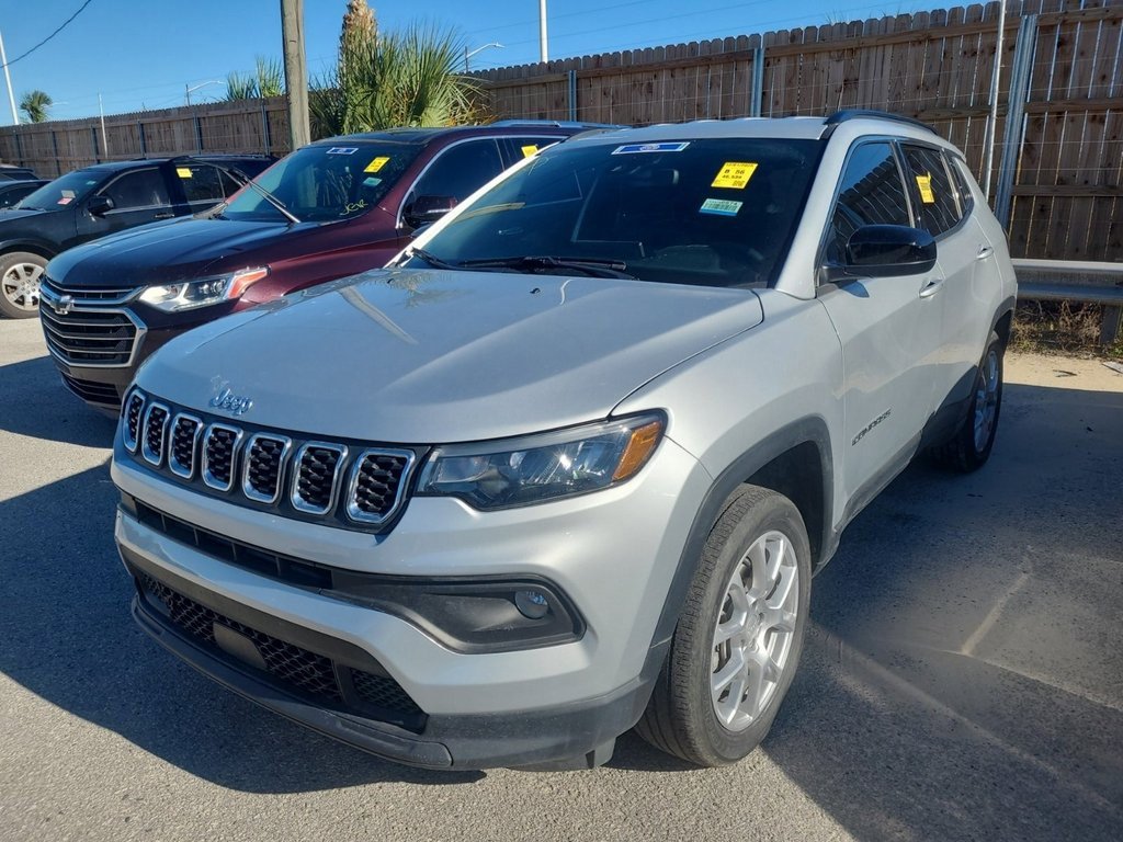 Used 2024 Jeep Compass Latitude video 2