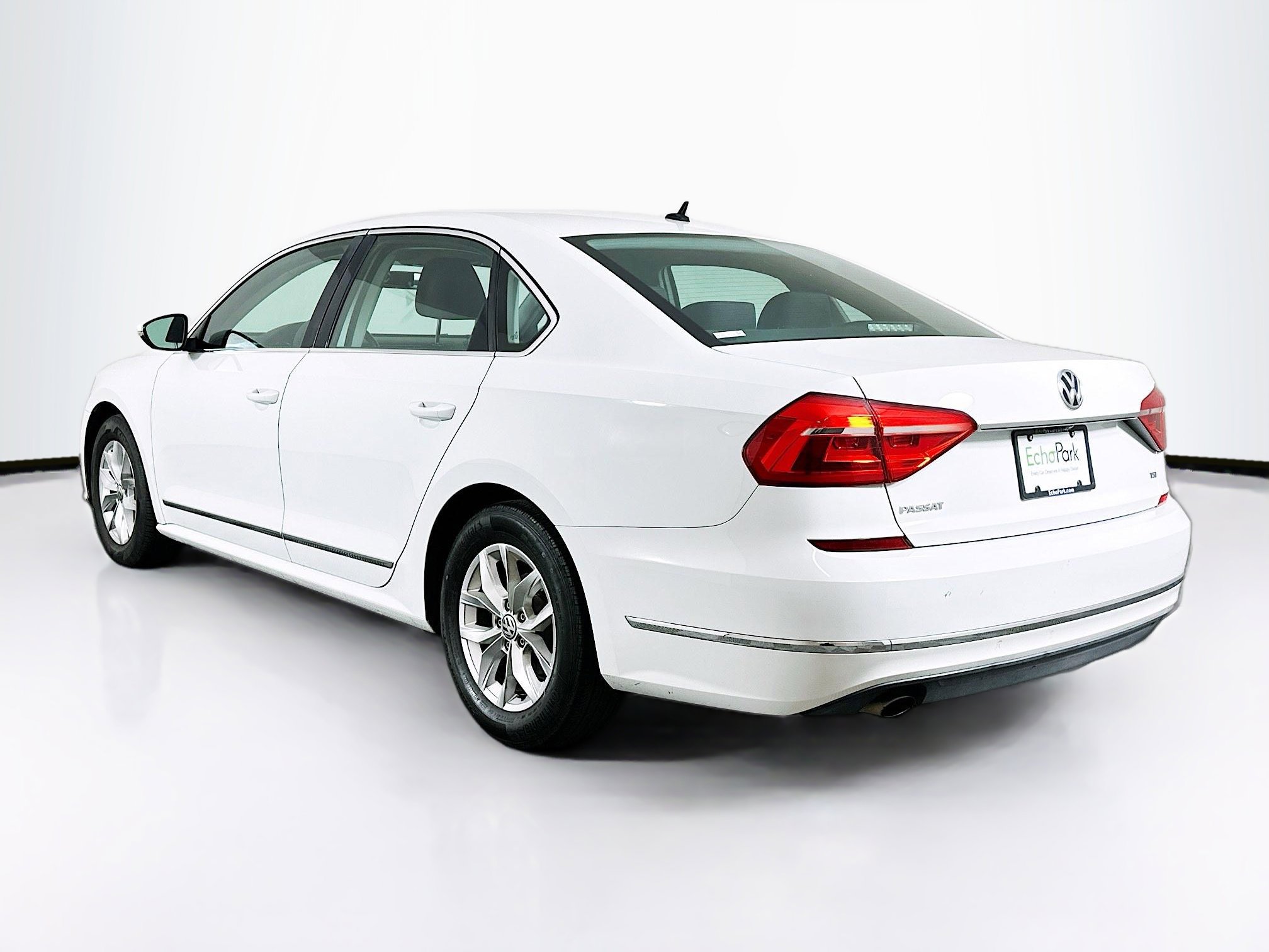 Used 2016 Volkswagen Passat 1.8T S FWD image 5