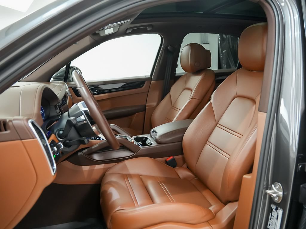 Certified 2022 Porsche Cayenne E-Hybrid AWD/4WD image 5