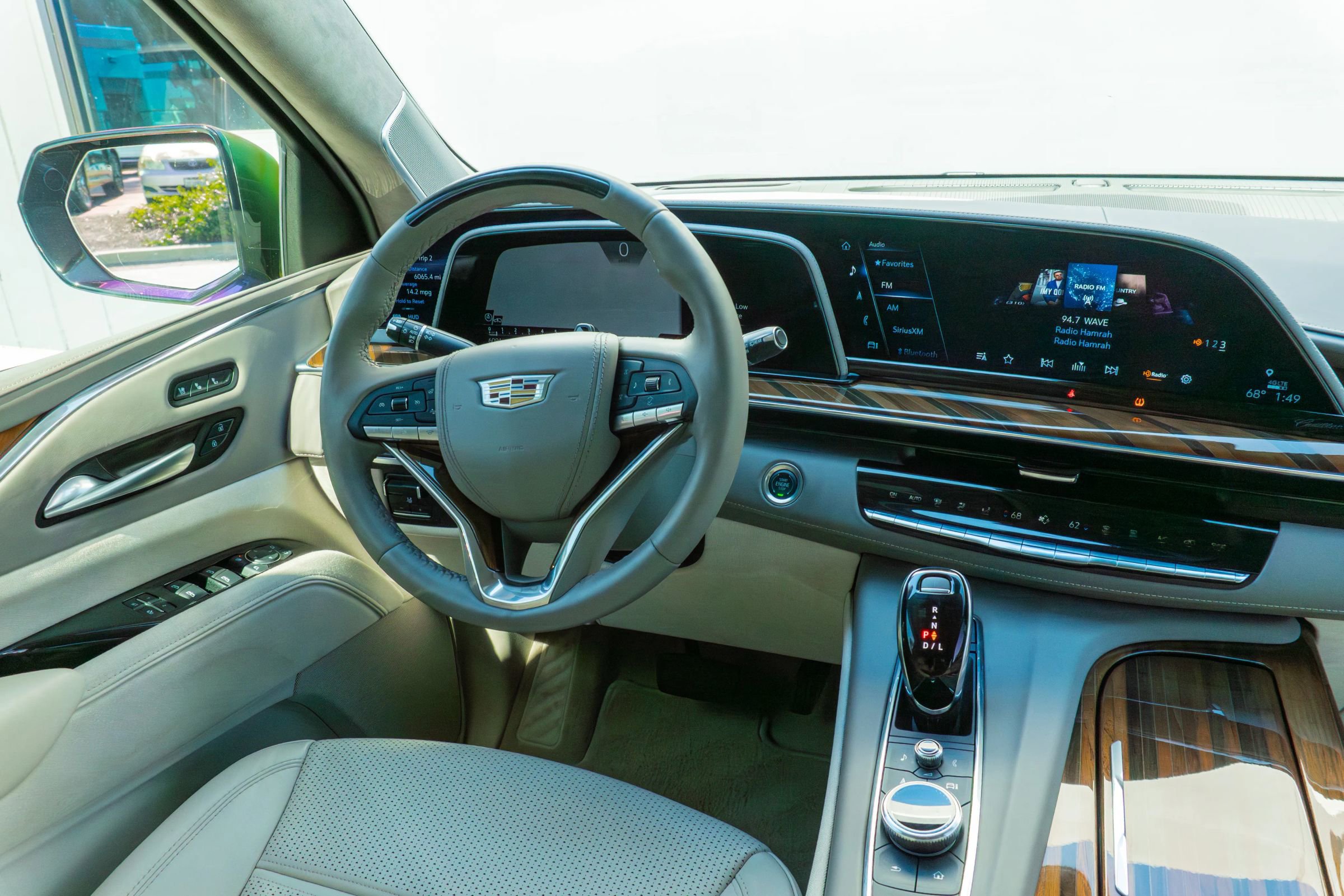 Used 2024 Cadillac Escalade Sport Platinum w/ LPO, ONYX Package image 17