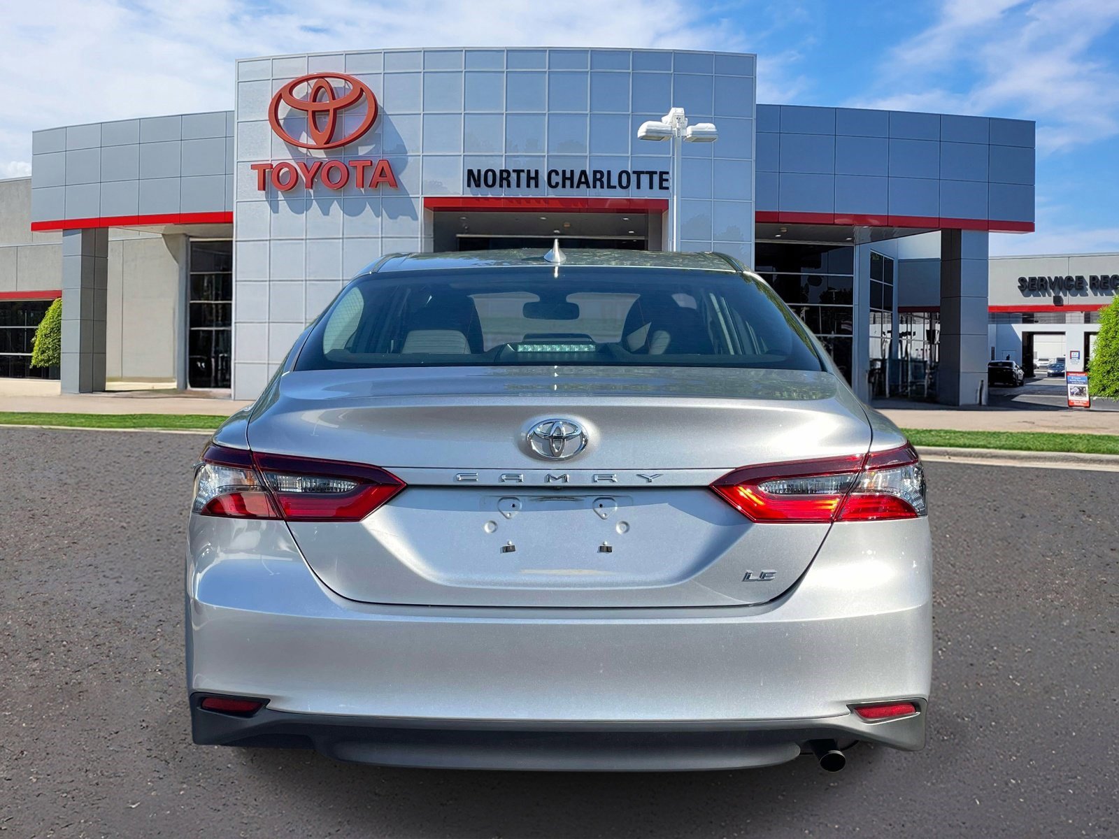 Used 2024 Toyota Camry LE w/ Convenience Package FWD image 5