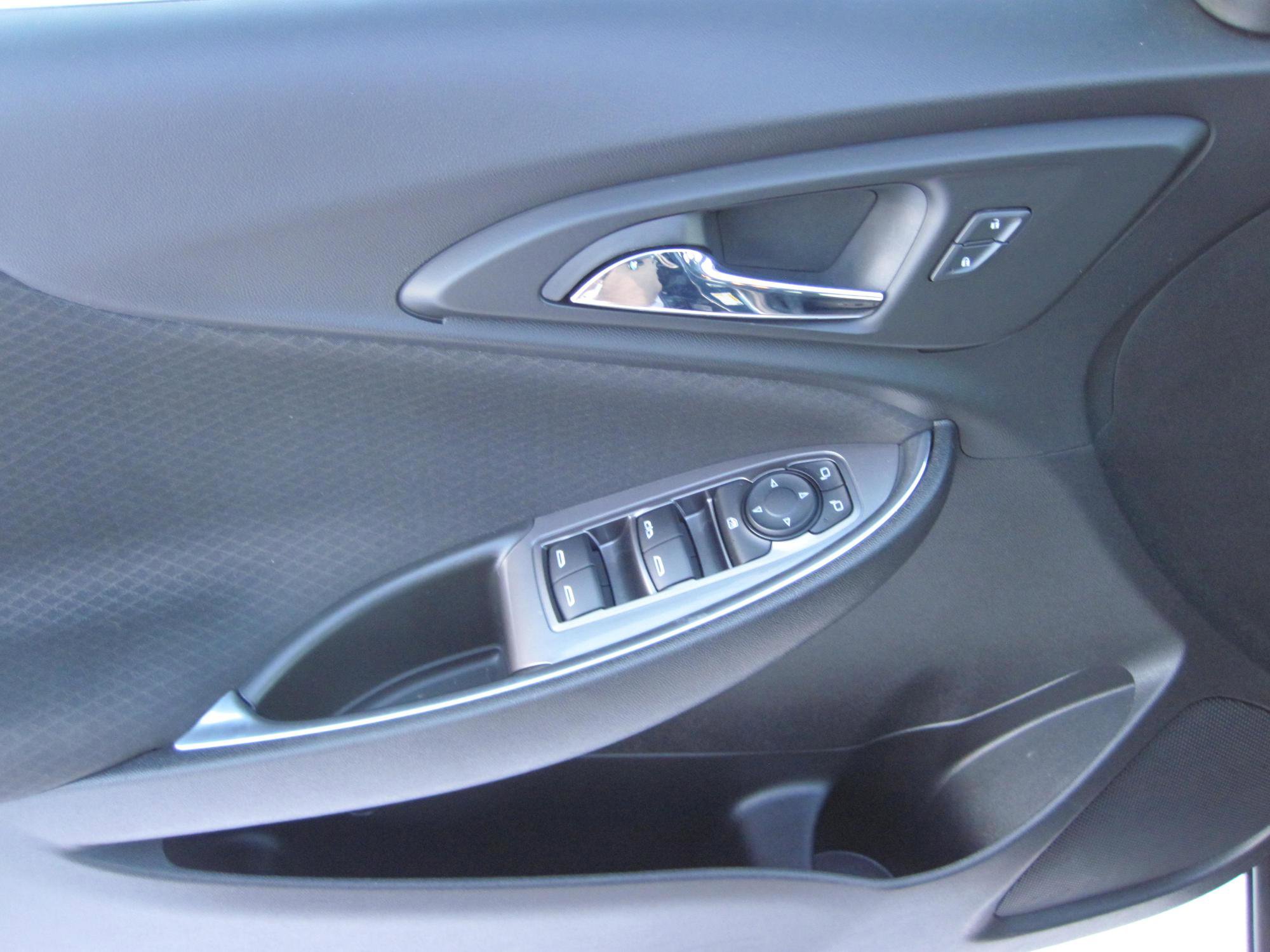 Used 2020 Chevrolet Malibu LT image 9