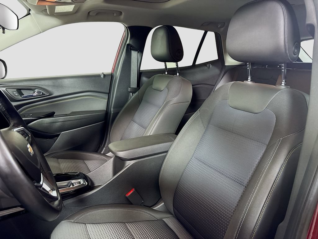 Used 2024 Chevrolet Trax LT w/ Sunroof Package FWD image 22