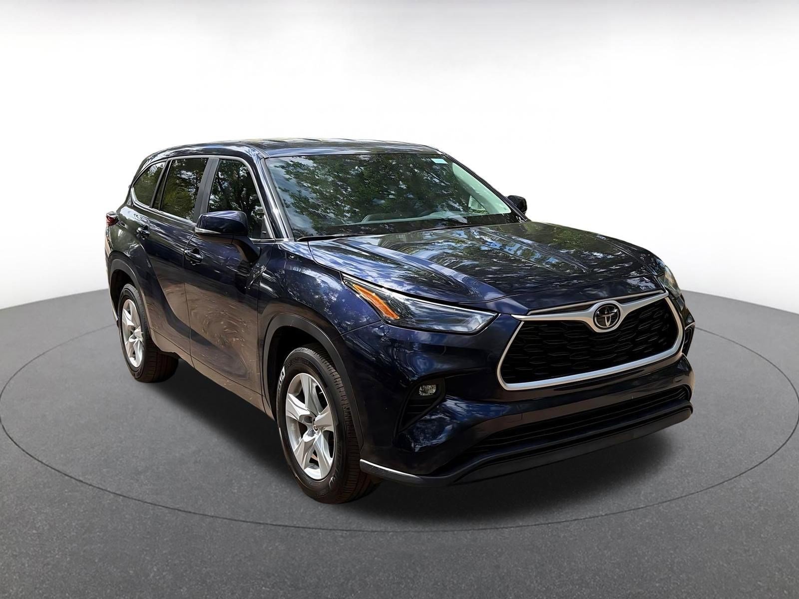 Used 2025 Toyota Highlander LE image 1