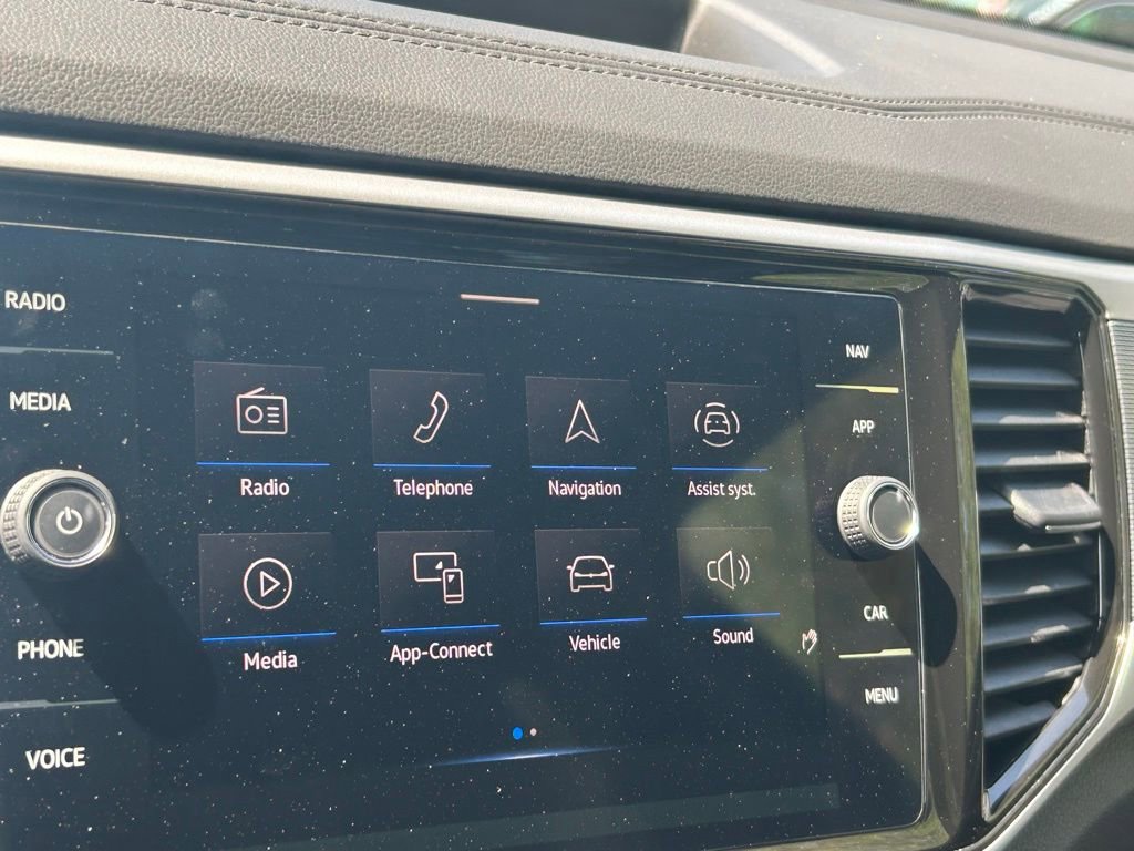 Certified 2023 Volkswagen Atlas Cross Sport SEL R-Line AWD/4WD image 16