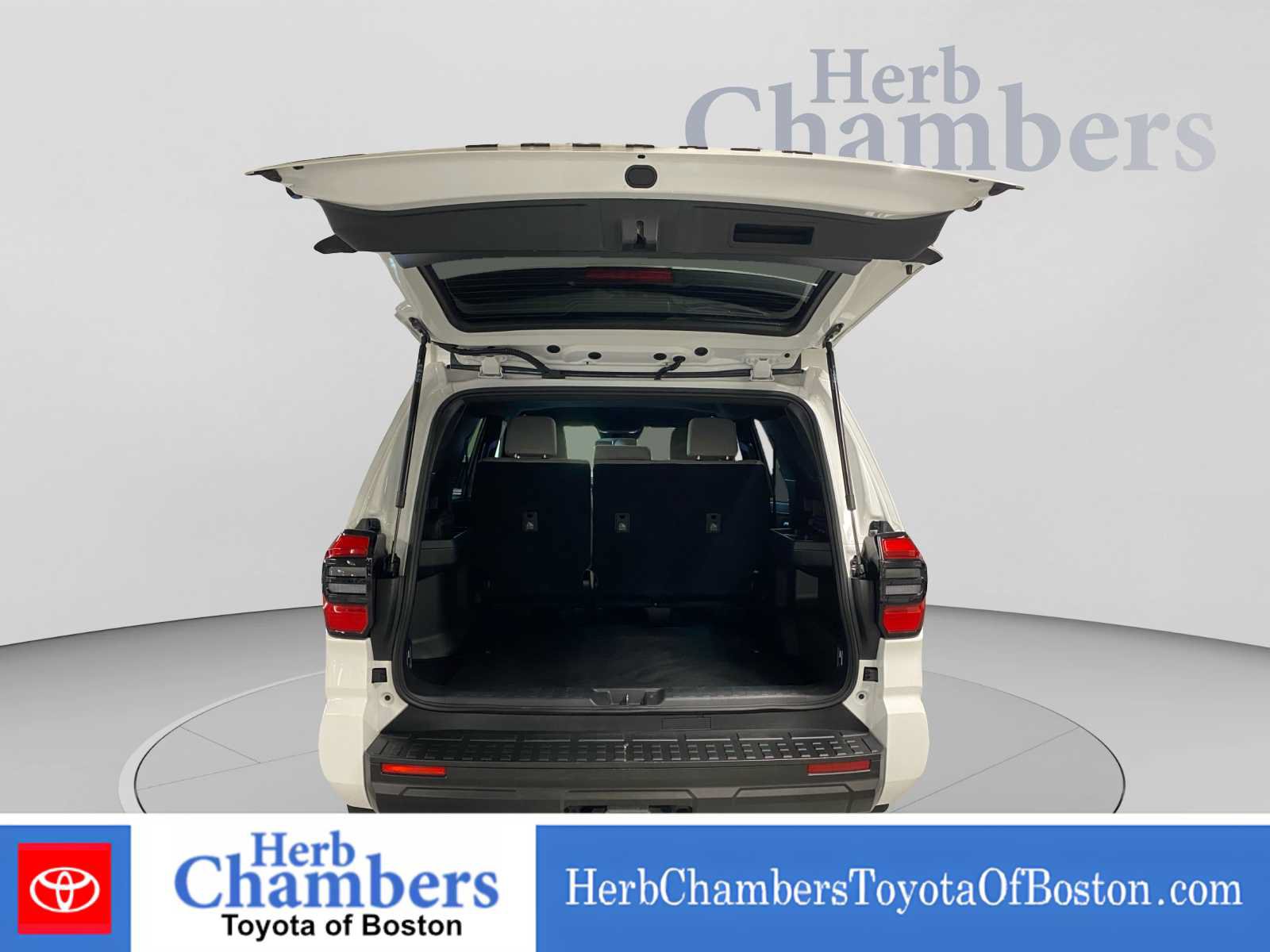 Used 2025 Toyota 4Runner SR5 AWD/4WD image 4