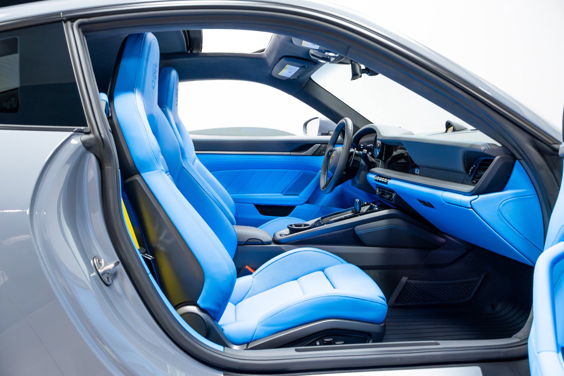 Used 2024 Porsche 911 Carrera image 30
