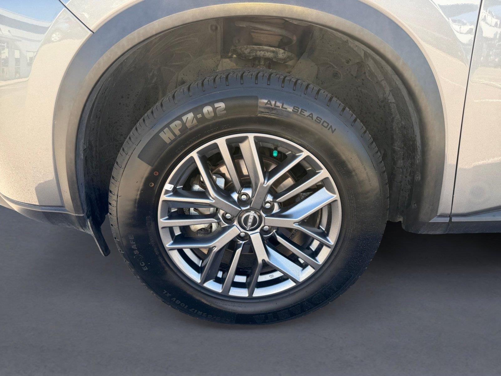 Used 2024 Nissan Rogue S AWD/4WD image 14