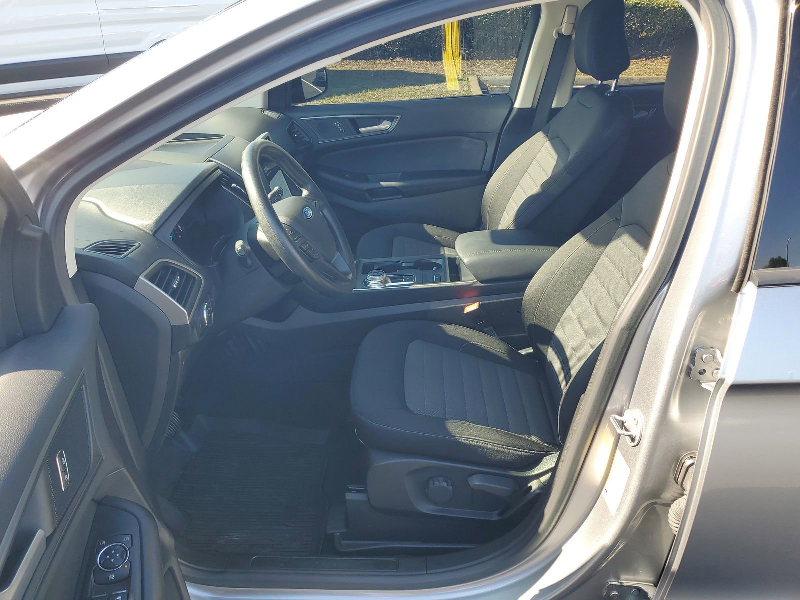Certified 2022 Ford Edge SE w/ Black Appearance Package AWD/4WD image 16