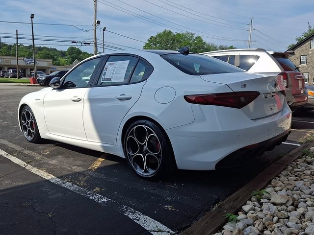 Used 2023 Alfa Romeo Giulia Veloce RWD image 4