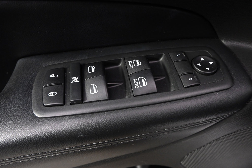 Used 2020 Jeep Grand Cherokee Altitude AWD/4WD image 23