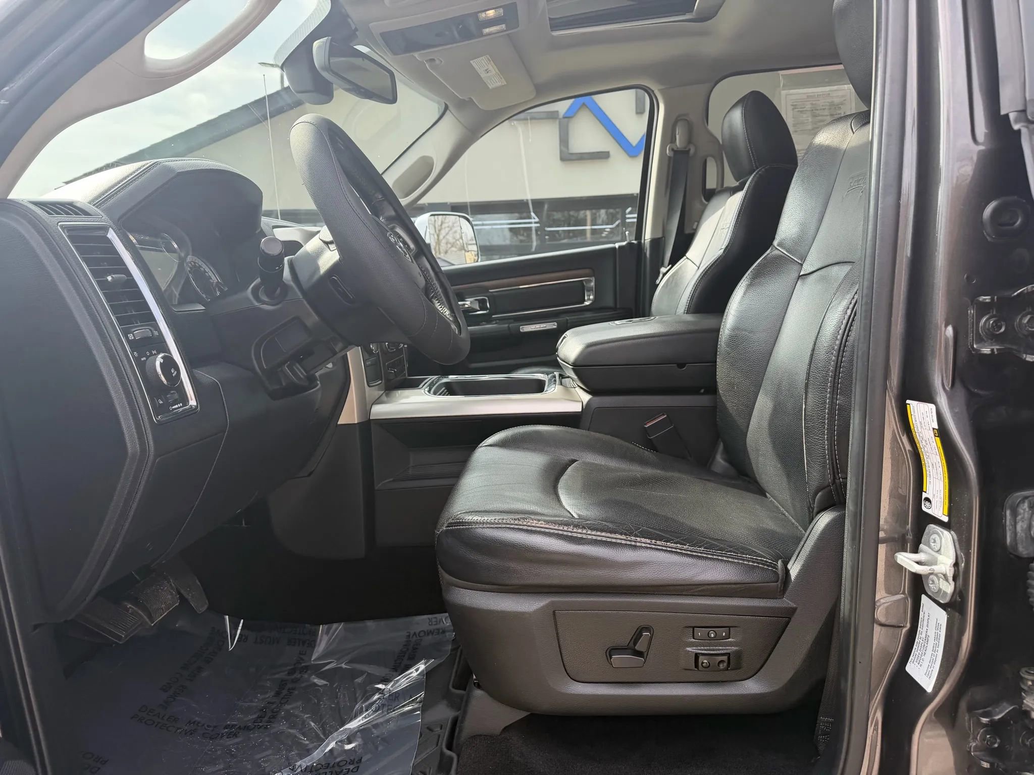 Used 2016 RAM 2500 Laramie w/ Convenience Group image 15