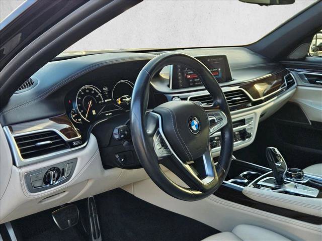 Used 2018 BMW 740e xDrive AWD/4WD image 9
