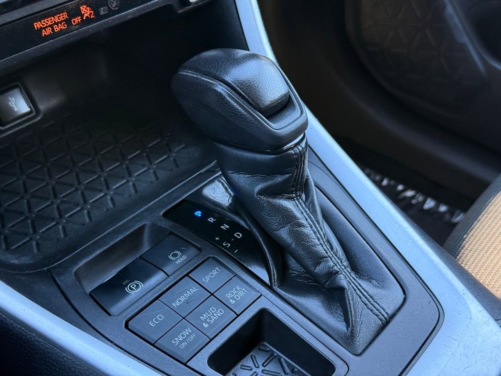 Used 2021 Toyota RAV4 LE image 33