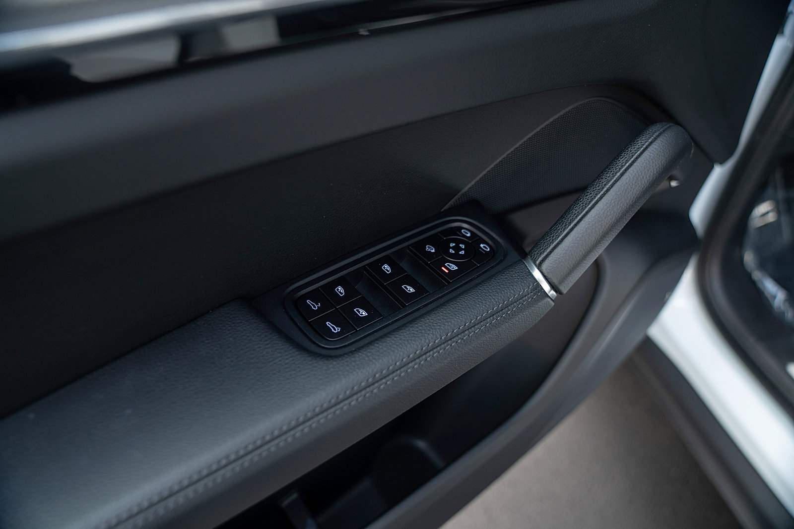Certified 2022 Porsche Cayenne Platinum Edition AWD/4WD image 18