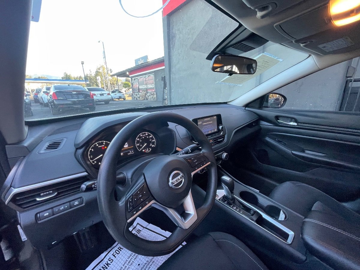 Used 2022 Nissan Altima 2.5 S FWD image 9