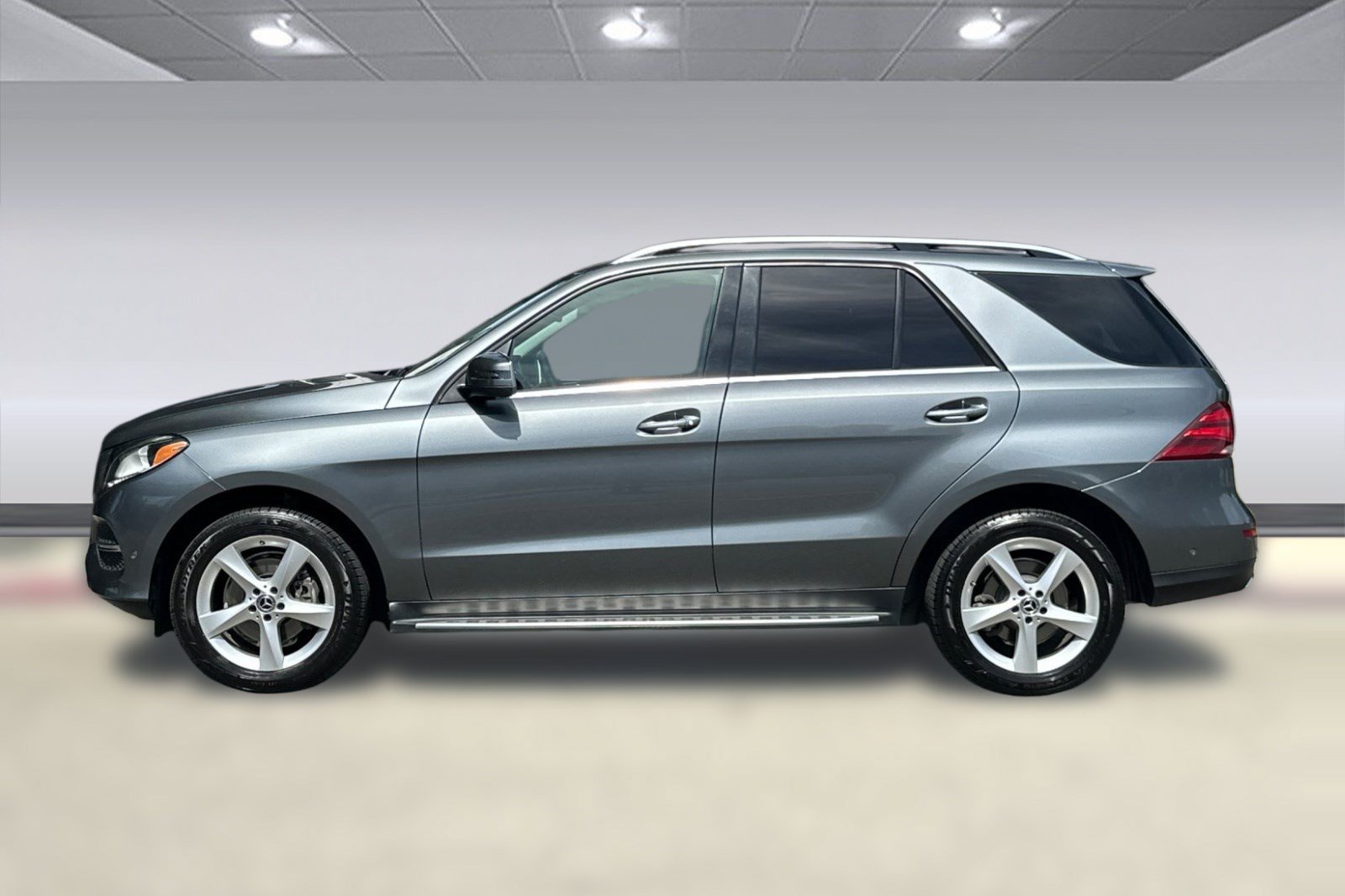 Used 2017 Mercedes-Benz GLE 350 4MATIC image 2