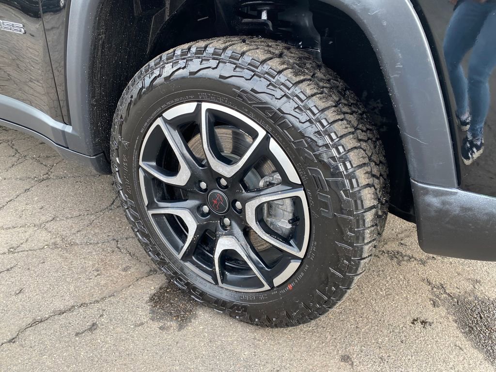 Used 2025 Jeep Compass Trailhawk image 29